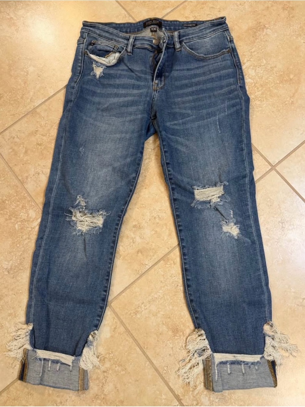 Judy Blue Medium Wash Distressed Straight Leg Jeans